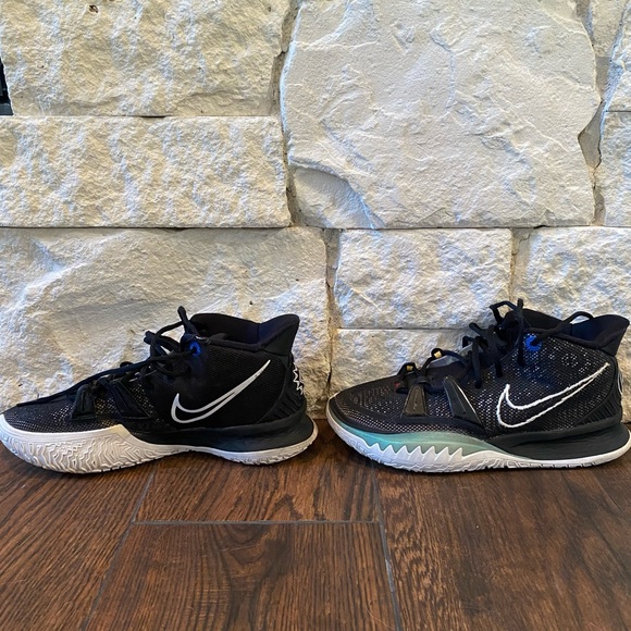 Nike Kyrie 7 Basketball Shoes - Picture 4 of 14